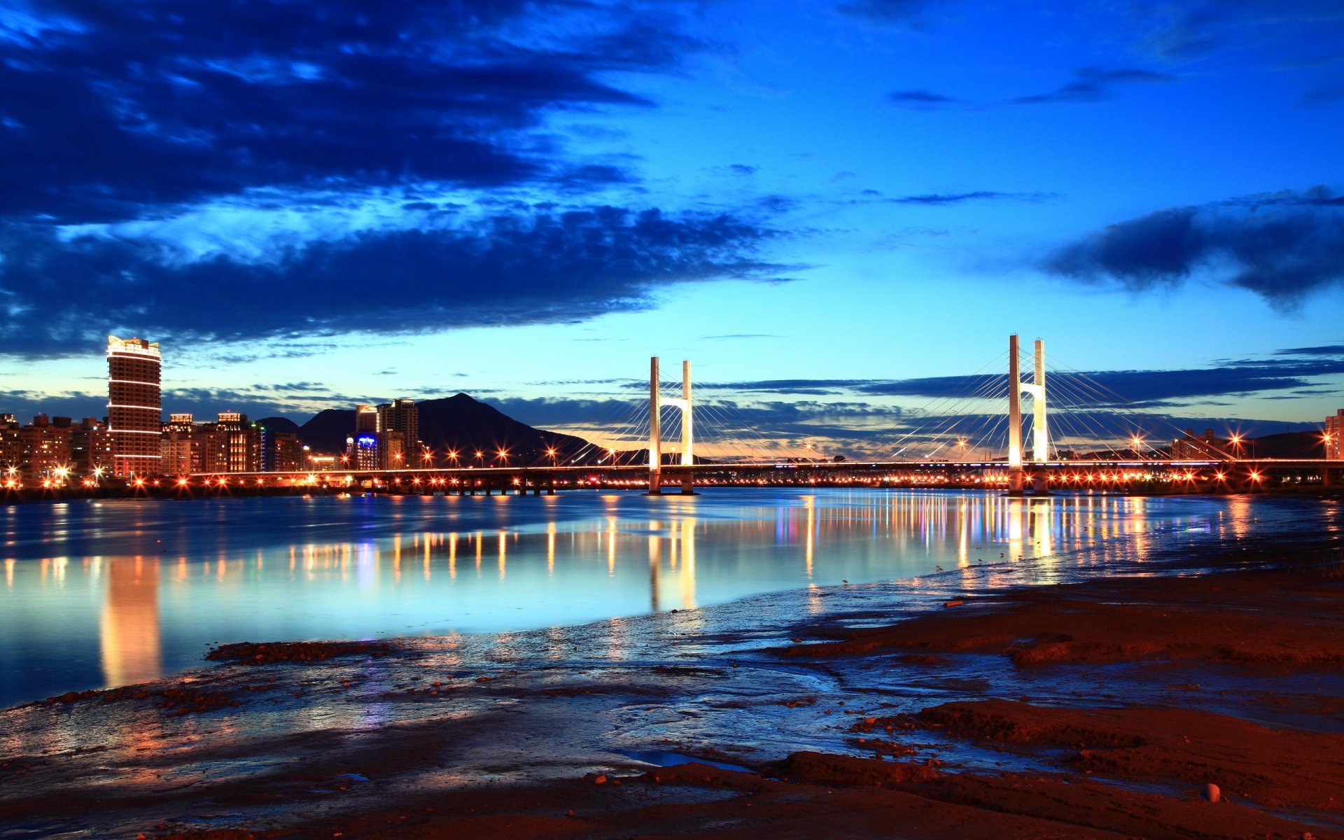 ciudad río puente noche