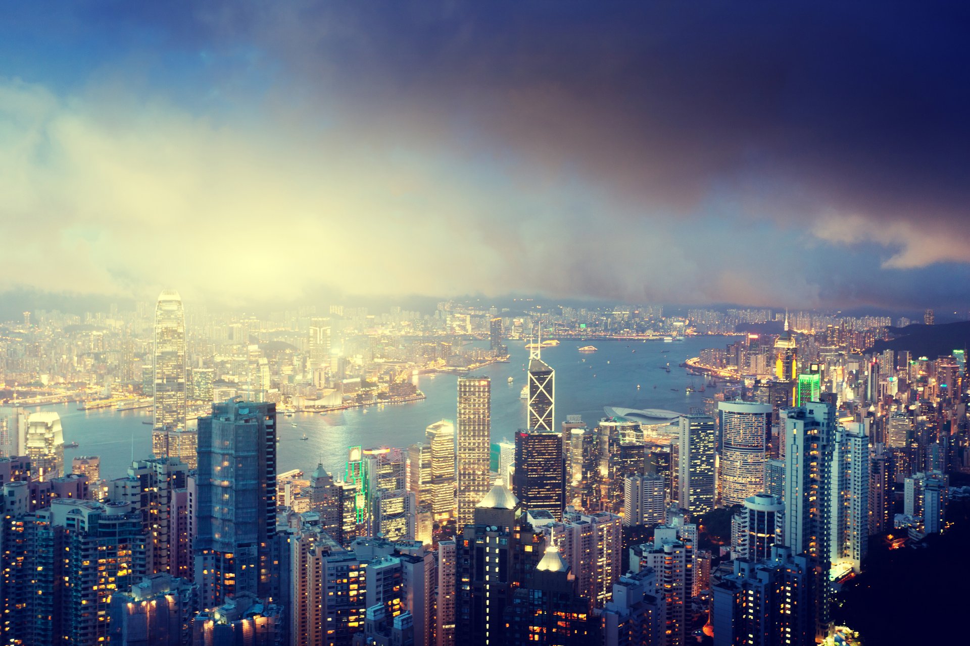 hong kong île pic victoria nuit lanternes rivière ciel nuages ville chine lumières bâtiments