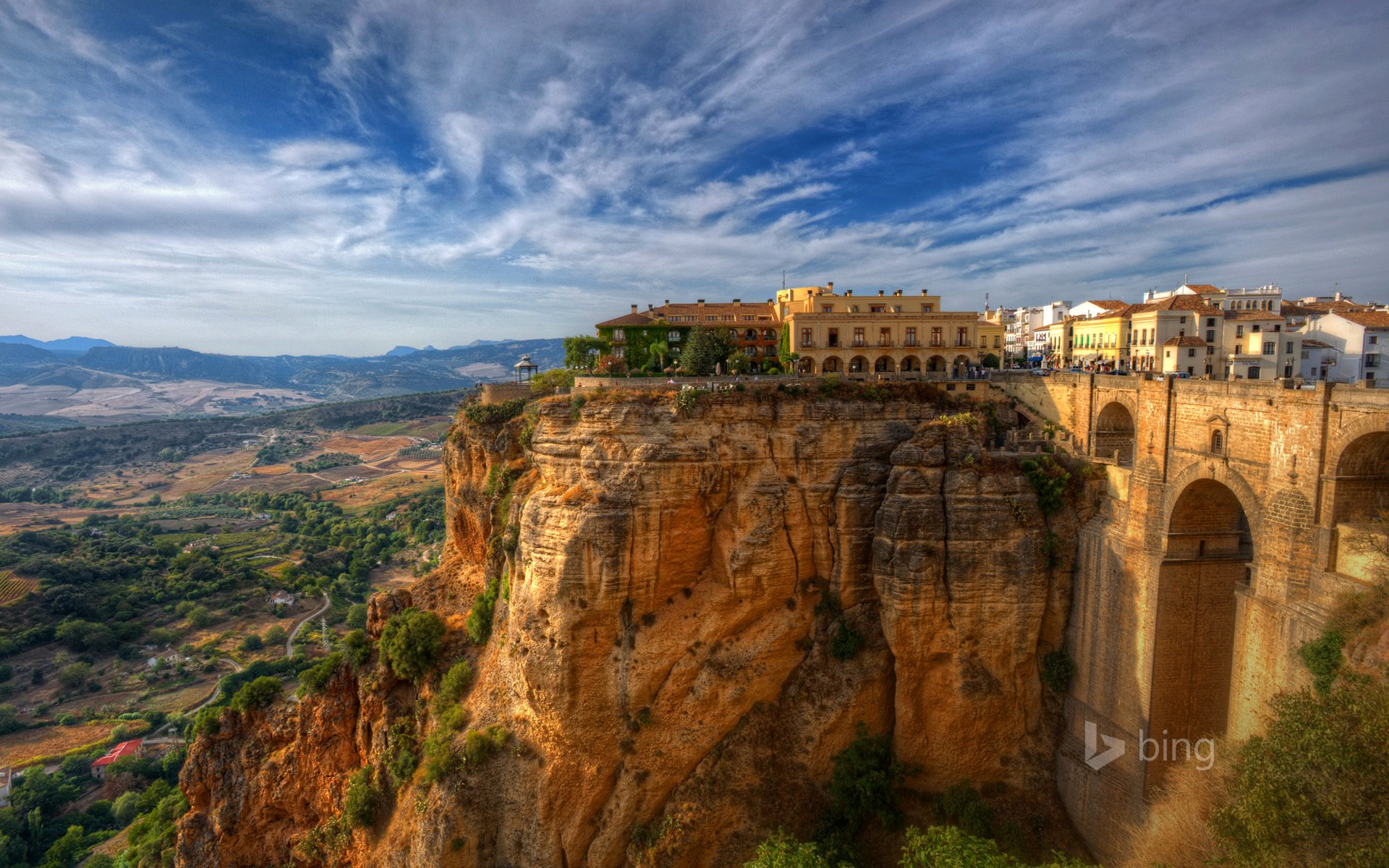 ronda malaga spagna paesaggio rocce case cielo ponte