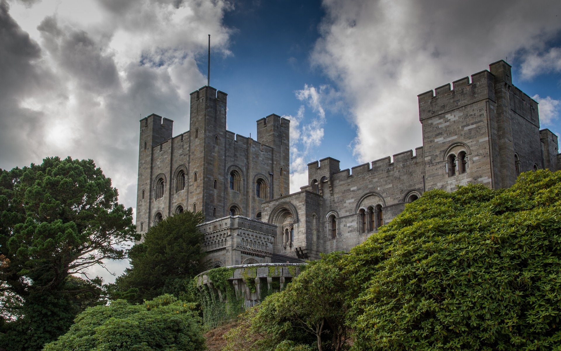 castello di penrhyn bangor gwyneth galles del nord inghilterra castello di penrhyn cespugli