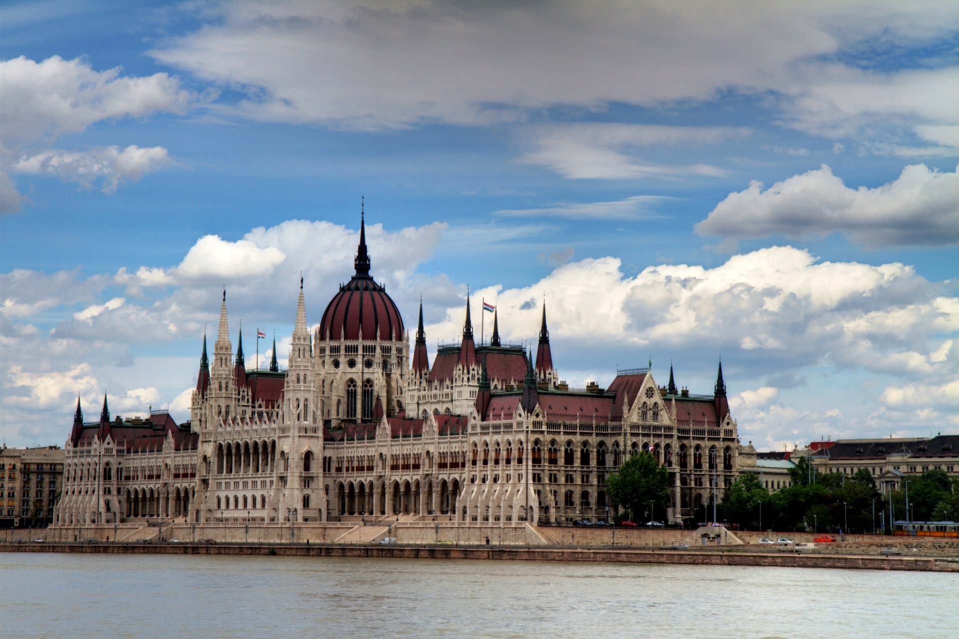 hongrie magyarország budapest ville parlement bâtiment ciel nuages rivière danube