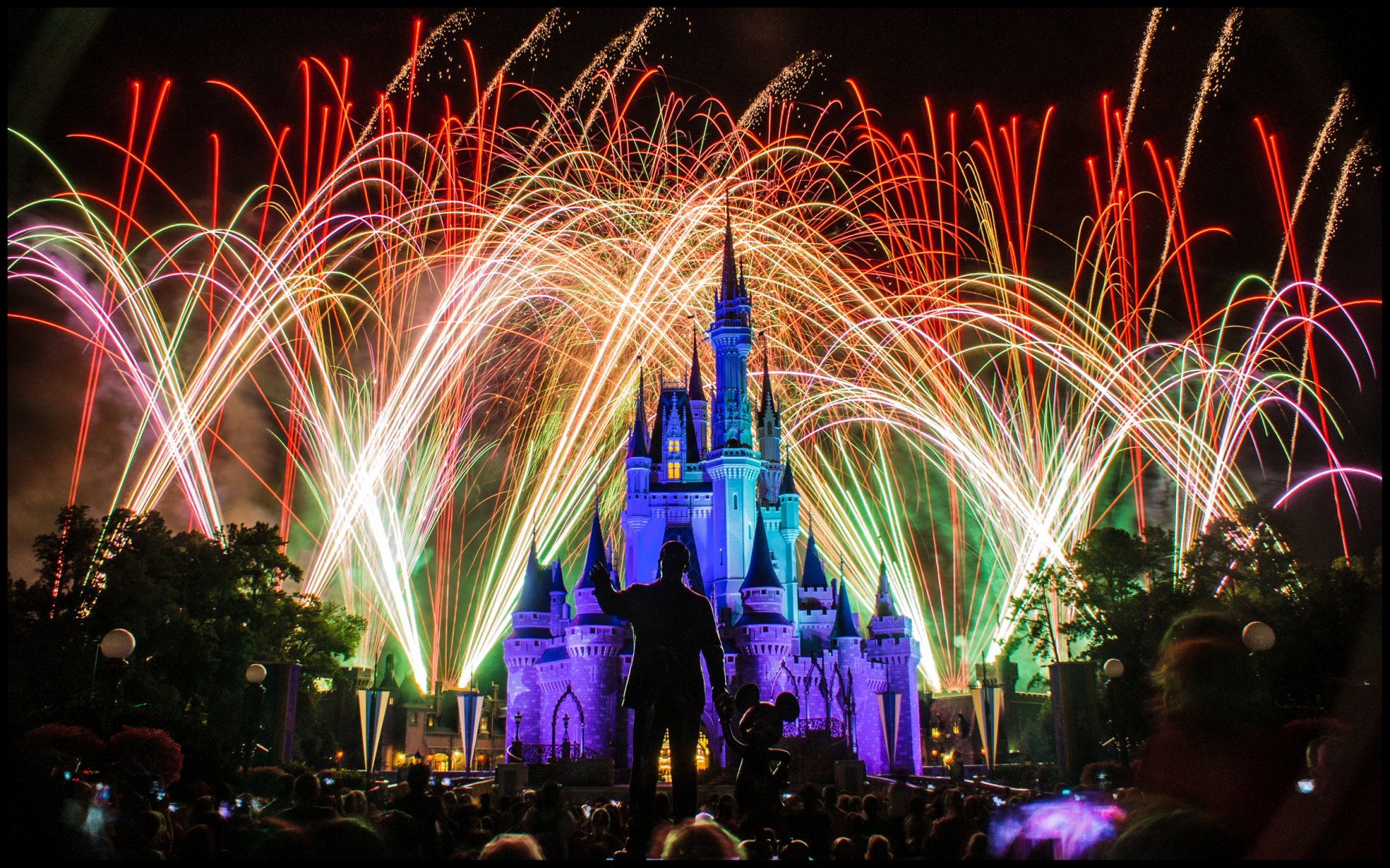 disneyland dornröschenschloss lichter hintergrundbeleuchtung feuerwerk bunt urlaub