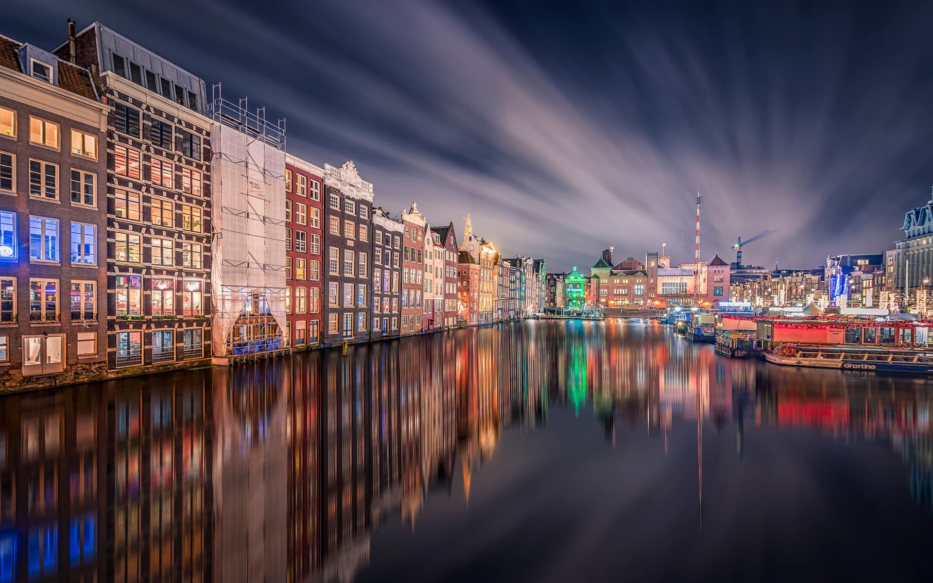 amsterdam stazione centrale notte case riflessione