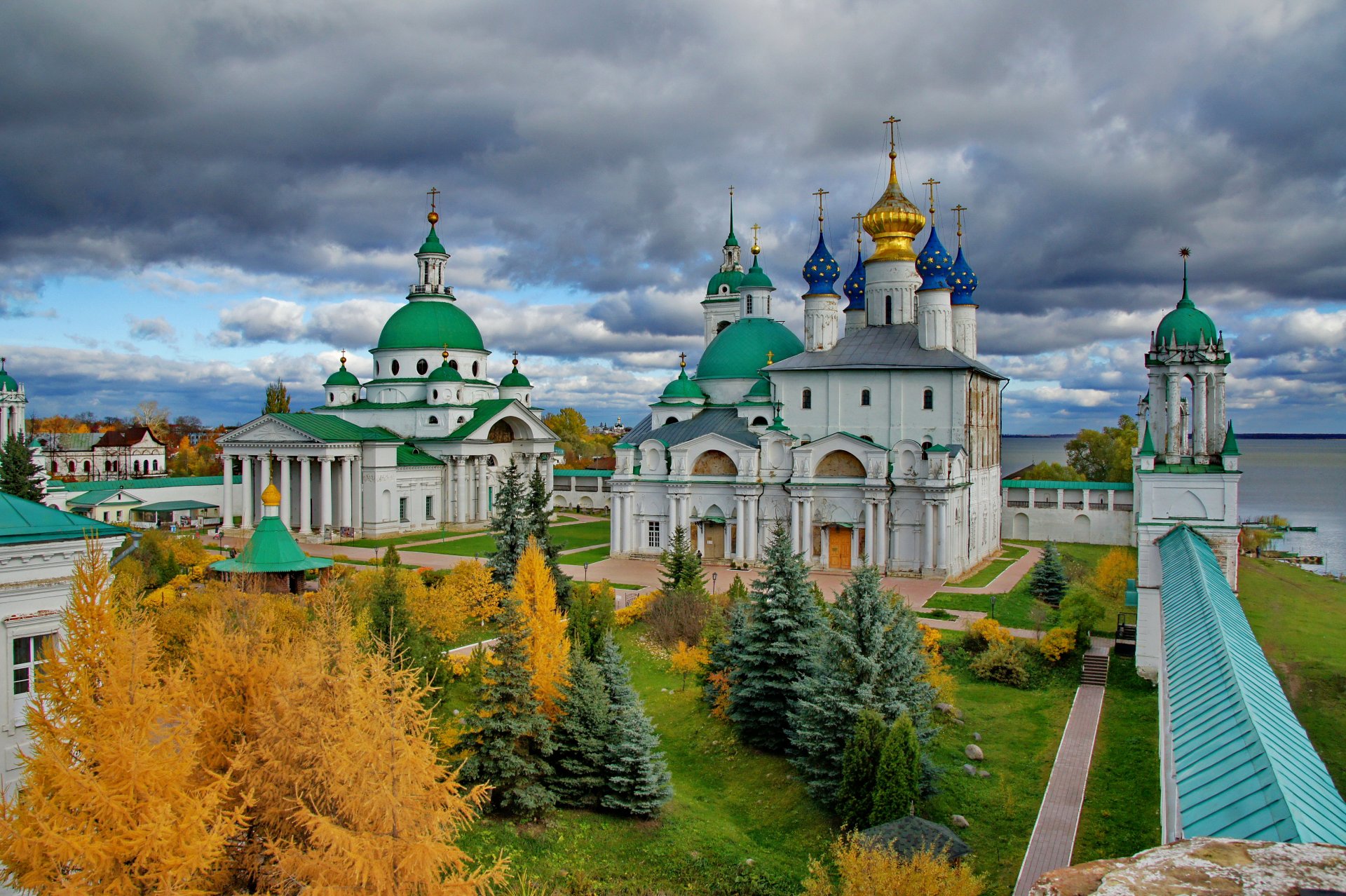 russia tempio monastero cattedrale cielo monastero di spaso-yakovlev dimitriev abete rosso città foto