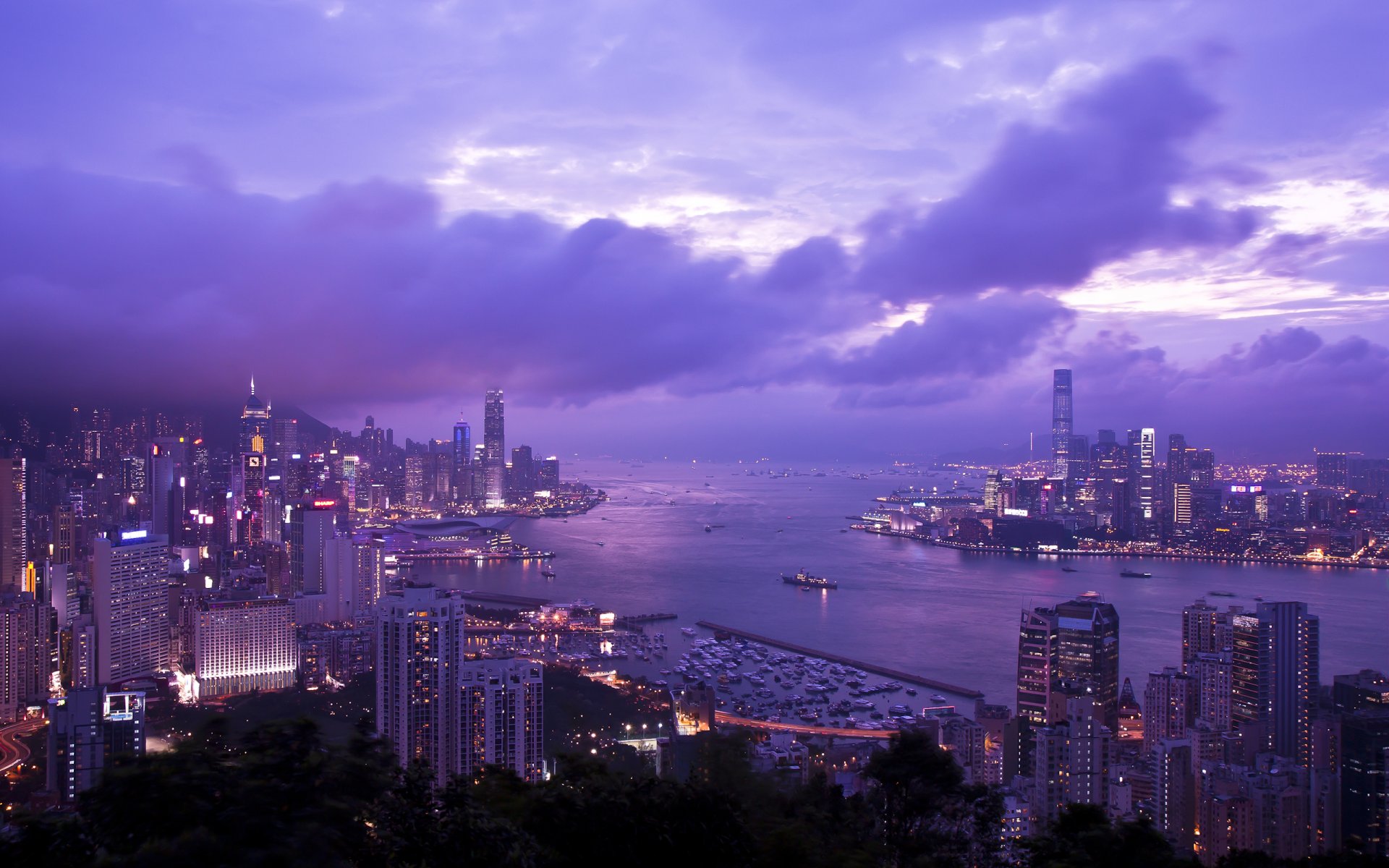 chine hong kong bremore hill port victoria gratte-ciel éclairage baie panorama soirée lilas ciel nuages