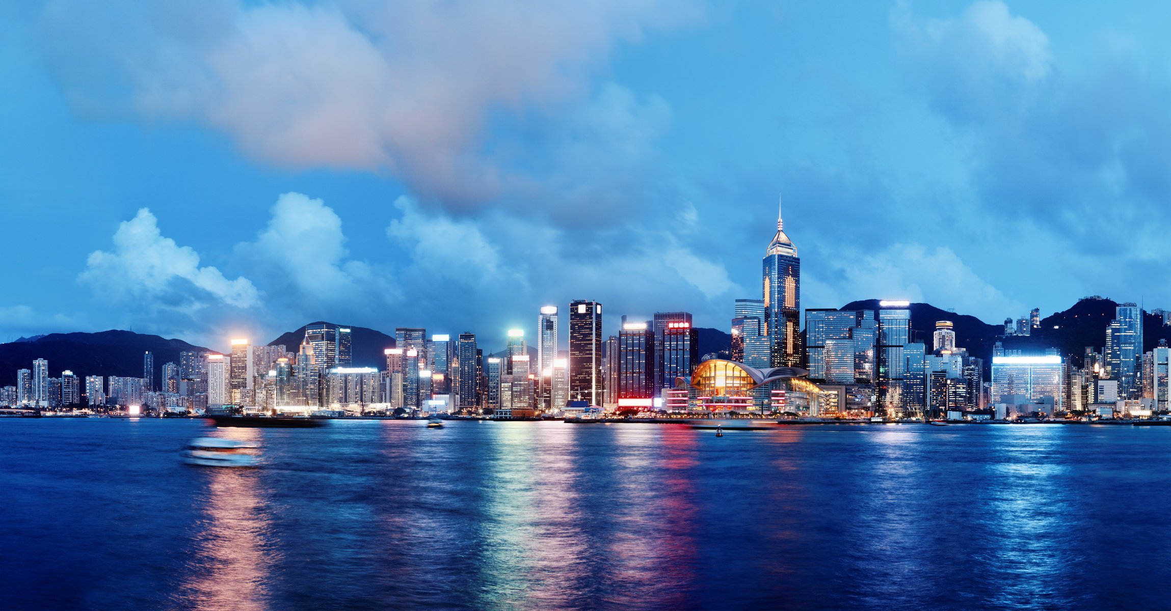 hong kong cina città orizzonte luci mare fiume notte cielo nuvole orizzonte luci navi edifici