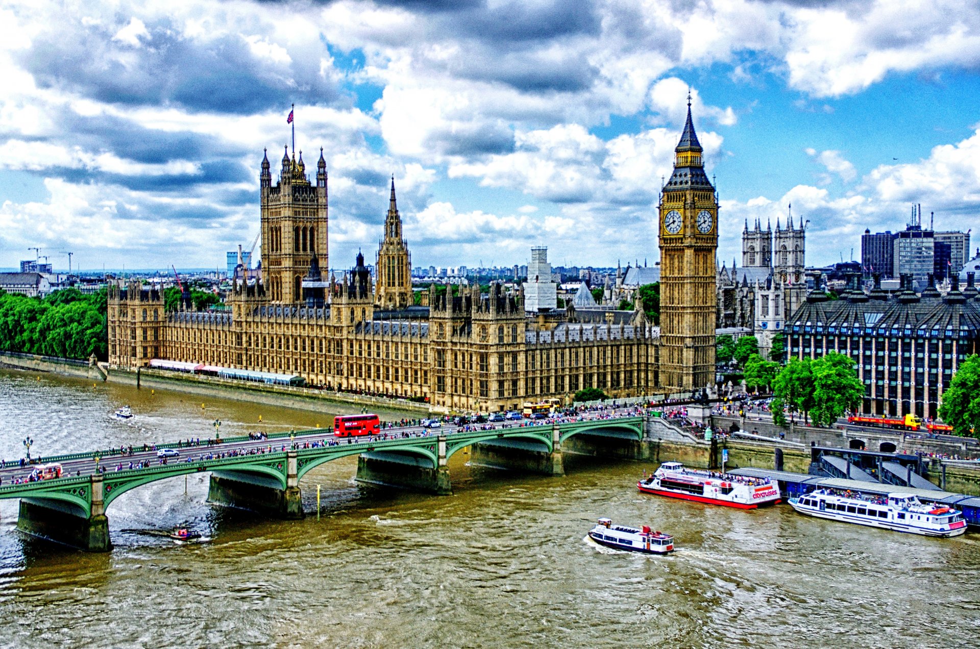 palacio de westminster big ben londres puente de westminster paseo del río támesis barcos de recreo