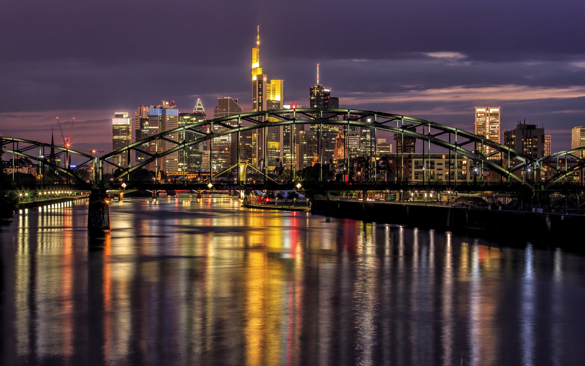 frankfurt deutschland frankfurt am main nachtstadt fluss brücke