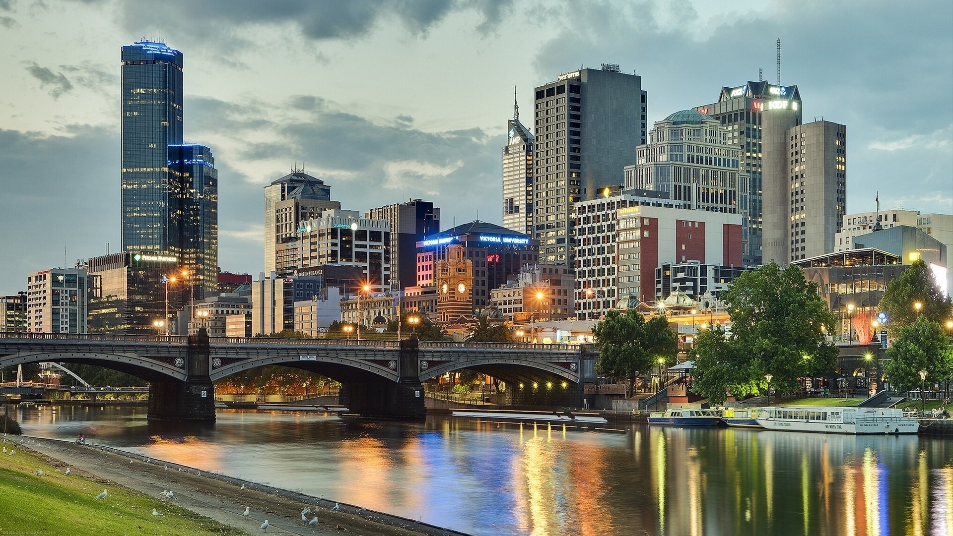 melbourne australie rivière yarra princes bridge rivière yarra pont remblai bâtiments