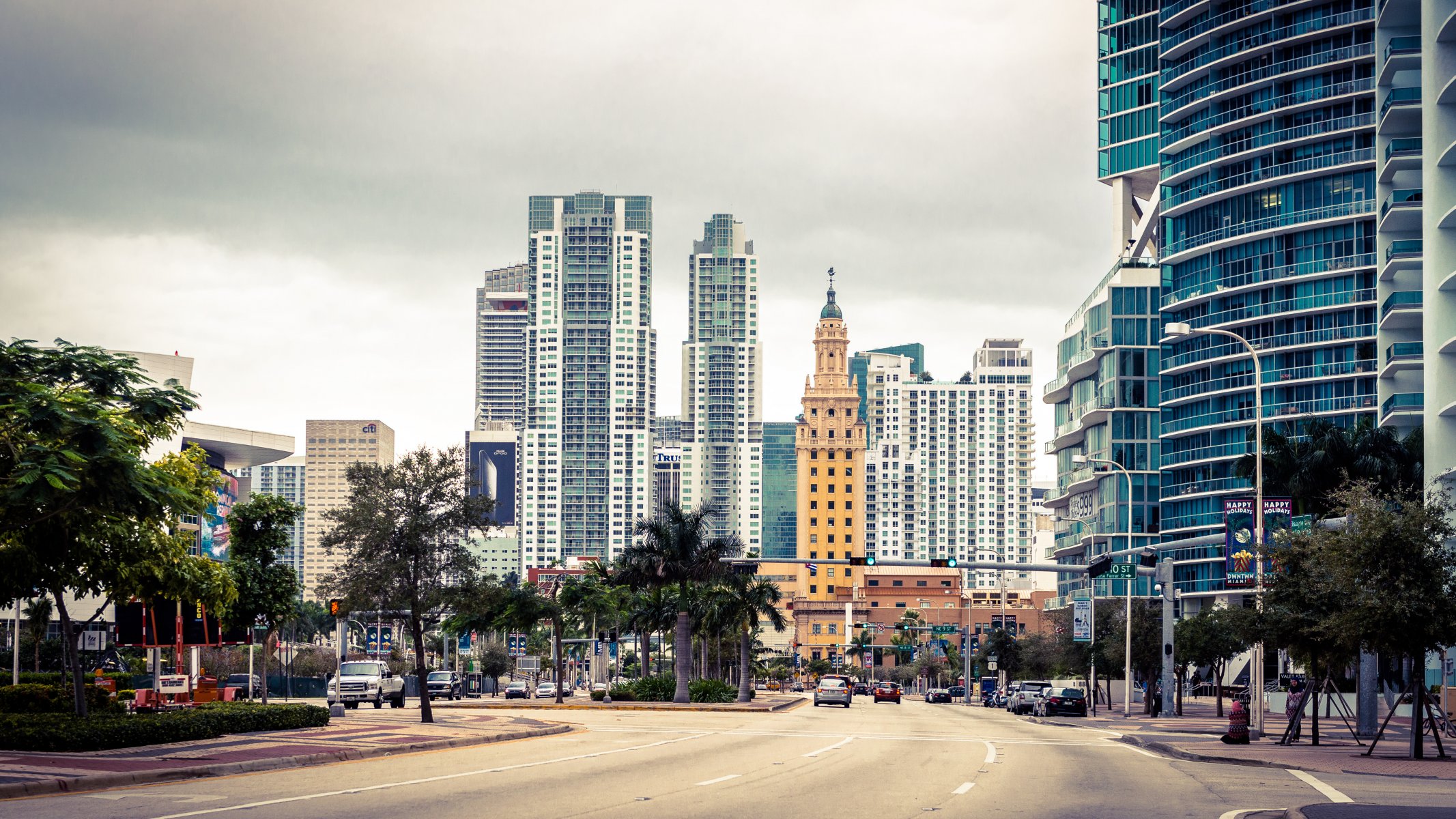 miami florida estados unidos calle cielo nube edificio casa coche árbol vidrio rascacielos azul miami coche azul