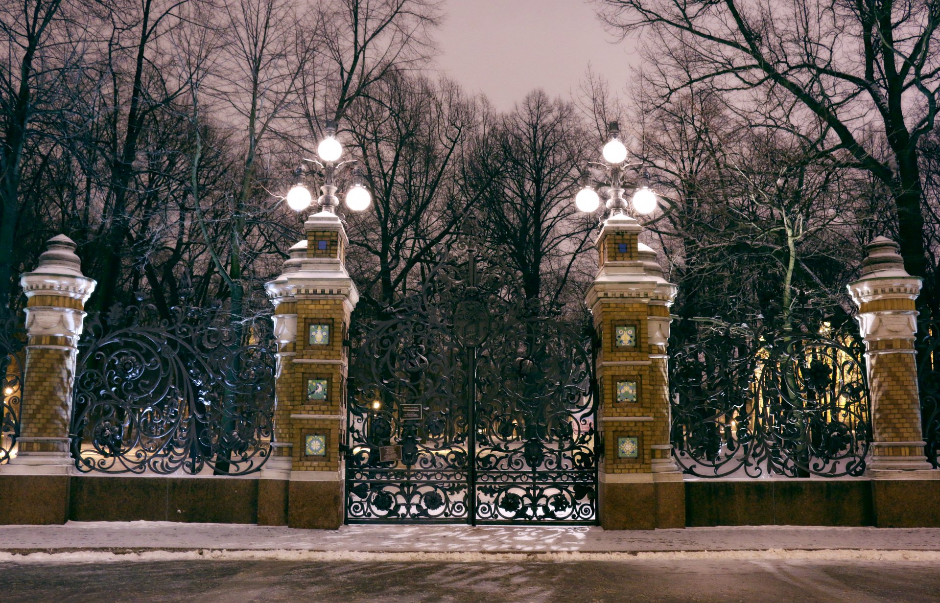 st. petersburg gitter tor nacht licht laternen