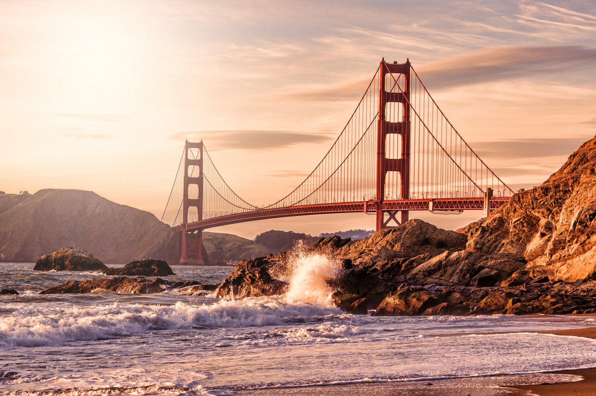 usa miasto san francisco most golden gate klify skały brzeg fale rozpryski plaża