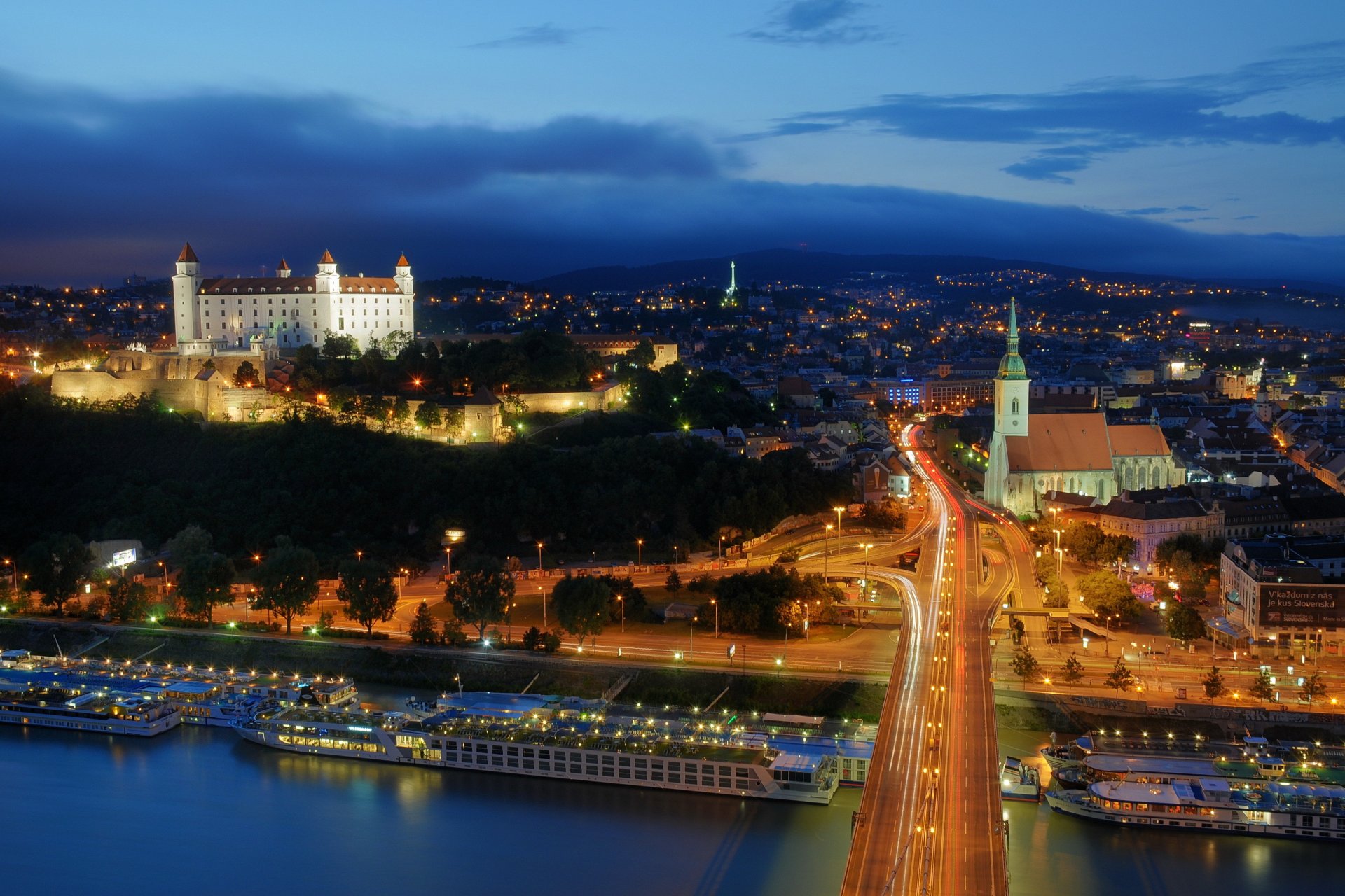 slowakei bratislava dämmerung lichter