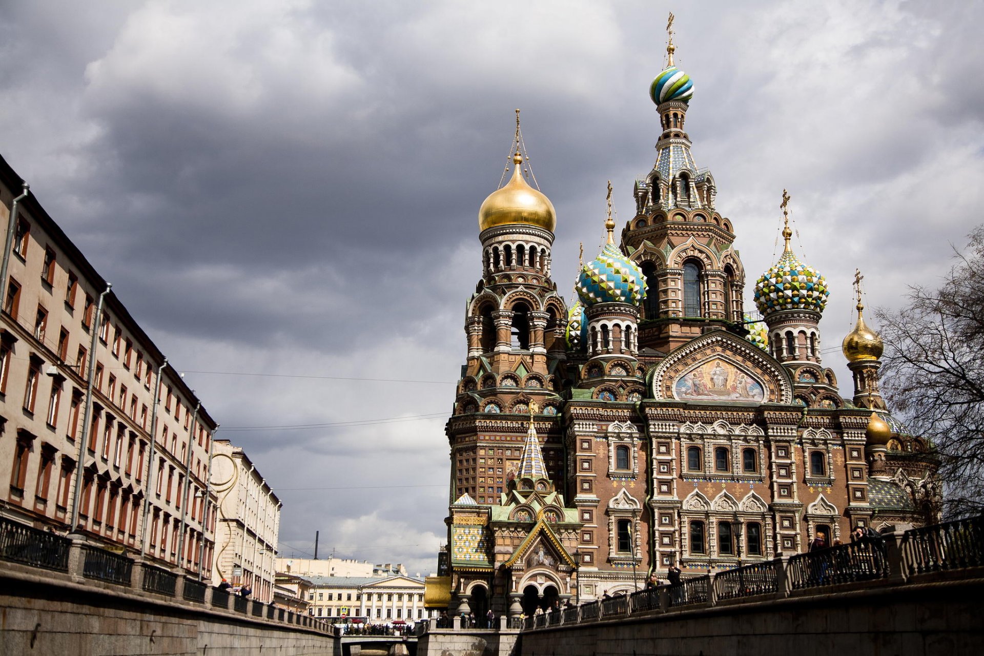 san petersburgo peter rusia san petersburgo leningrado cielo templo del salvador sobre la sangre