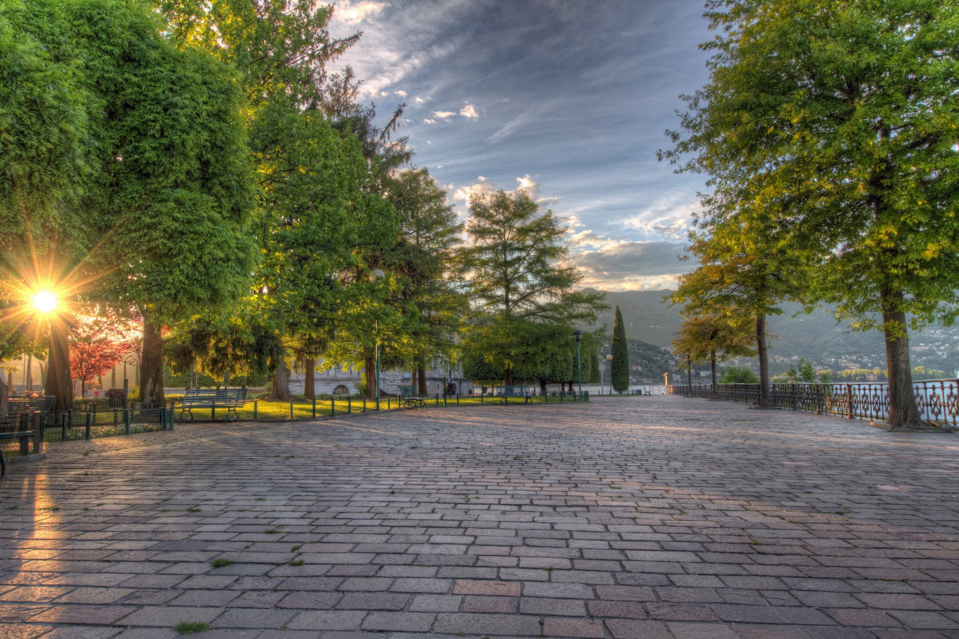 como lombardia włochy aleja promenada wschód słońca drzewa park