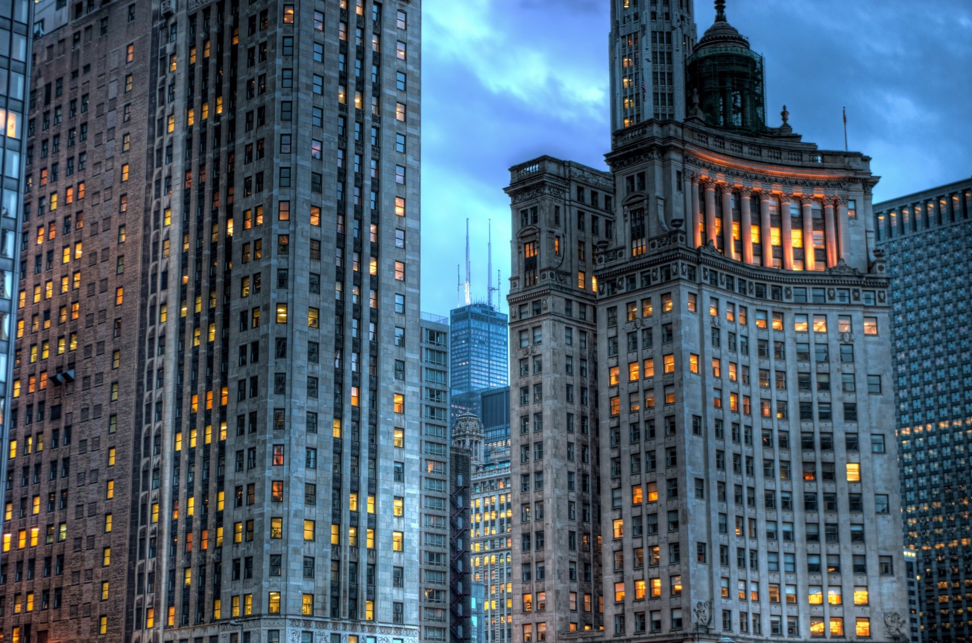 illinois chicago usa amerika gebäude wolkenkratzer hochhäuser abend lichter