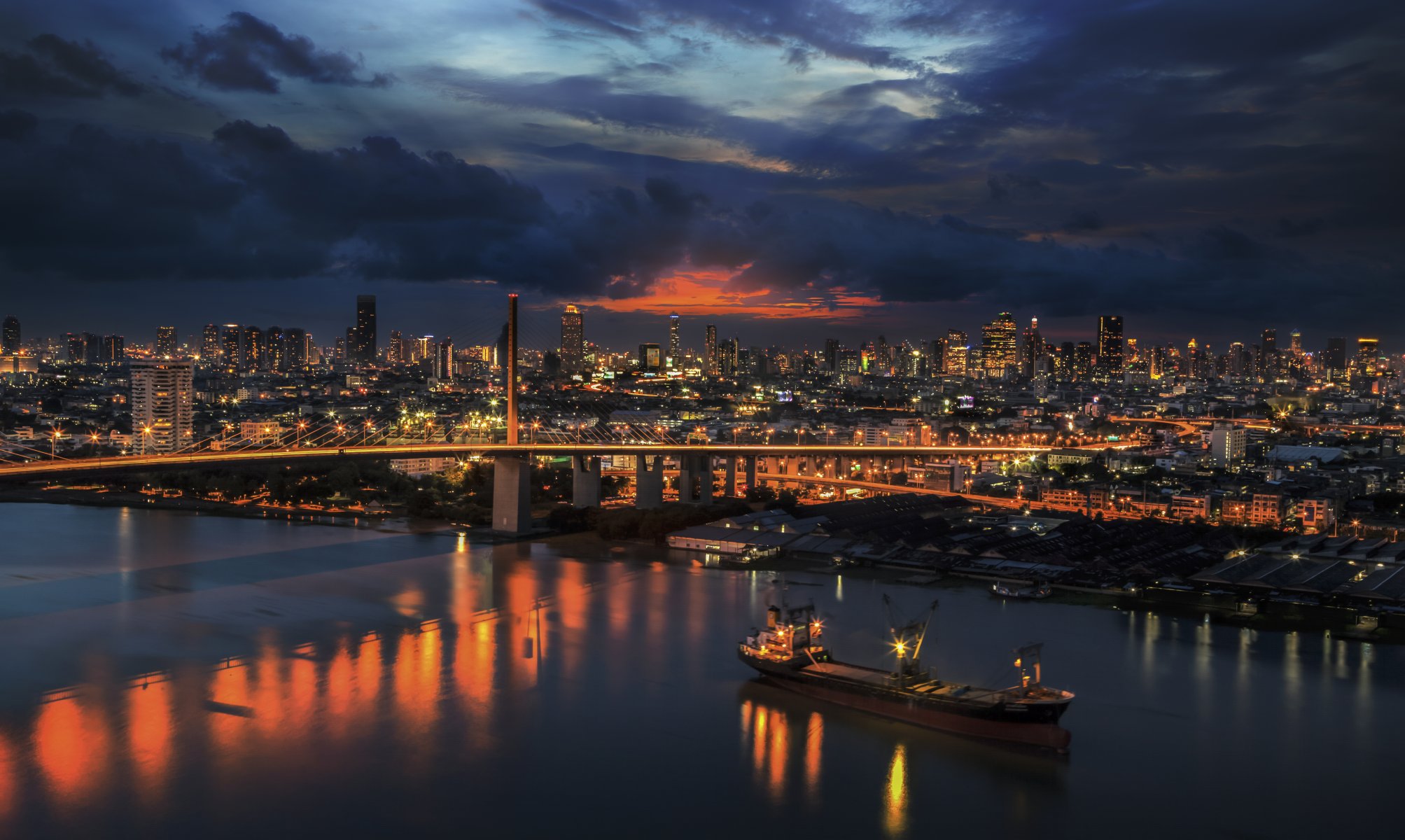 bangkok tailandia ciudad camino tarde edificios puesta del sol nubes