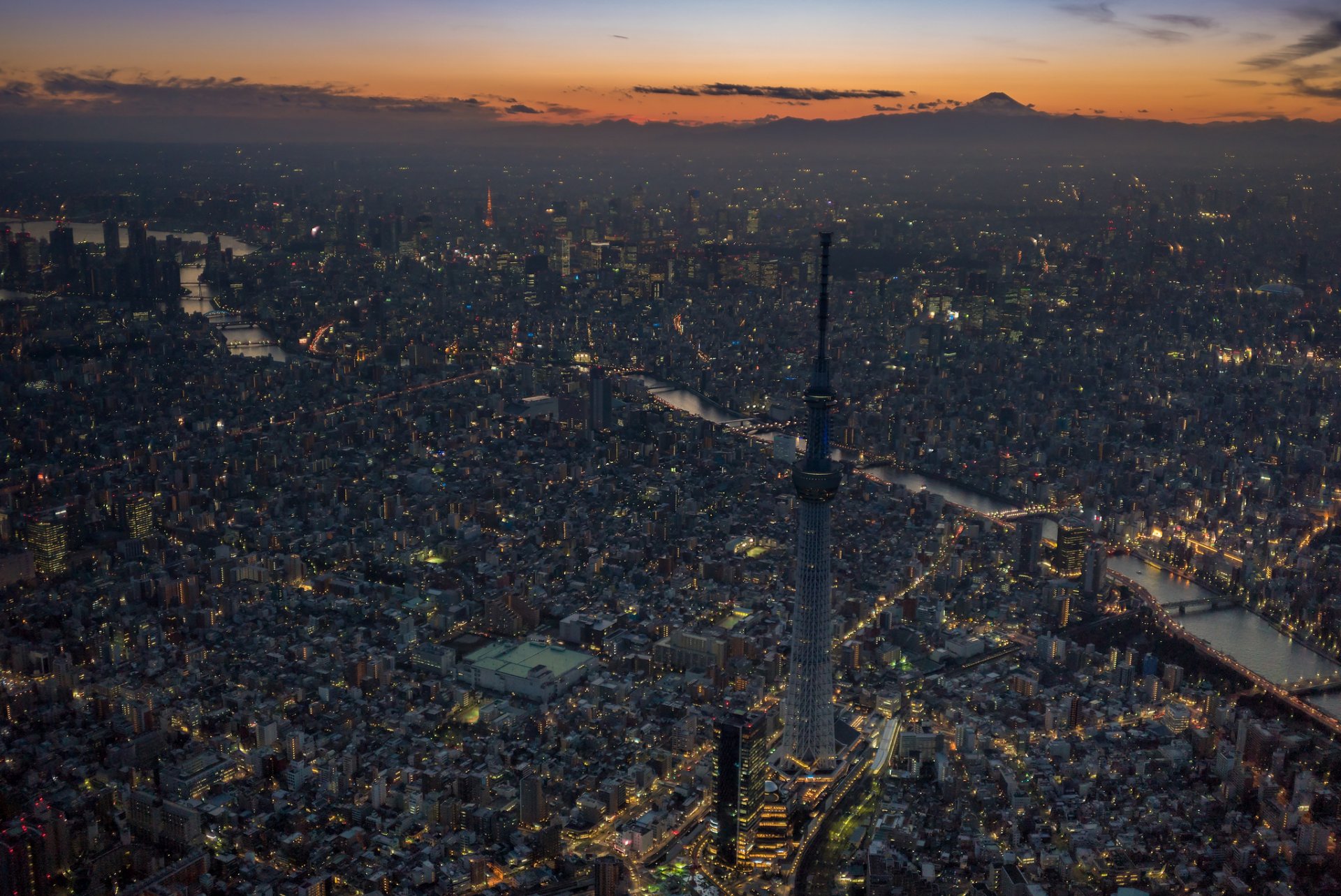 tokyo skytree sumida river tokyo tower and mount town night