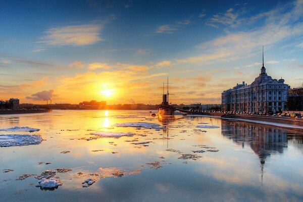 Sunrise on the evening Neva