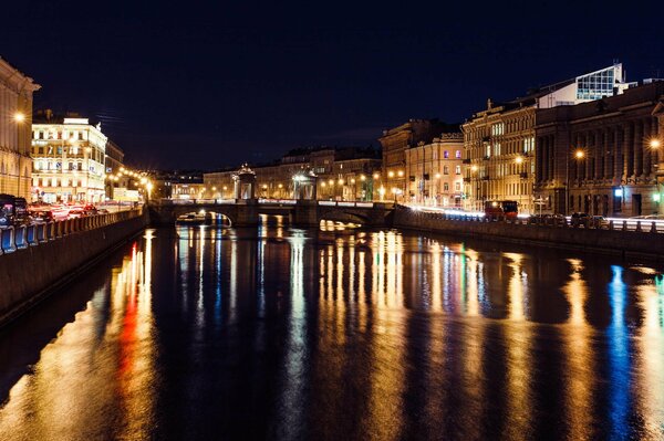 A San Pietroburgo è molto bello di notte