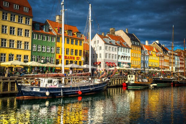 Lungomare di Copenaghen alle luci della sera