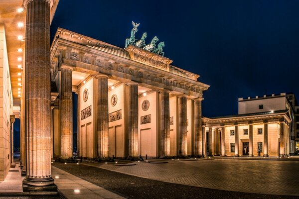 Die Lichter der Nachtstadt am Brandenburger Tor