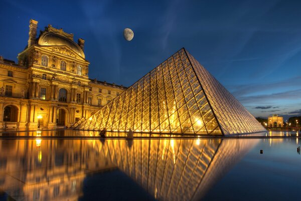 Colorato Louvre in Francia a Parigi