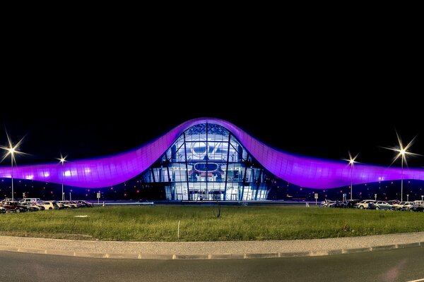 Belles lumières du centre commercial de nuit