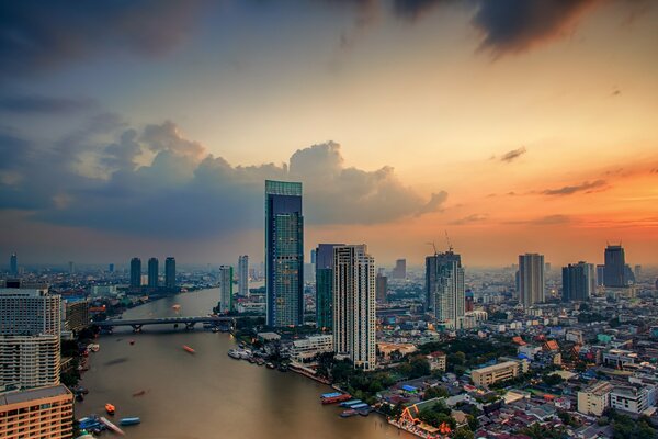 Blick auf die Stadt Bangkok aus Flughöhe