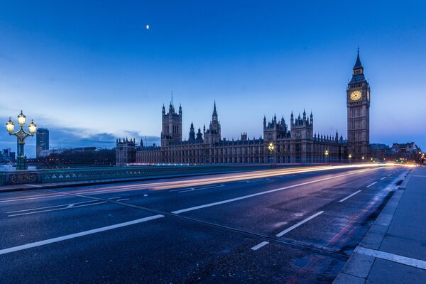 Silueta nocturna del puente de Londres