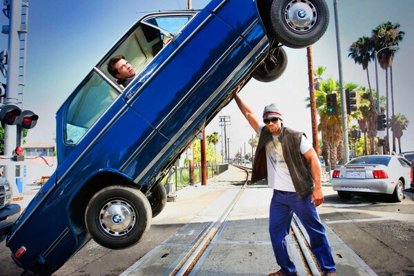 Fotograma de la película de will Smith con un coche