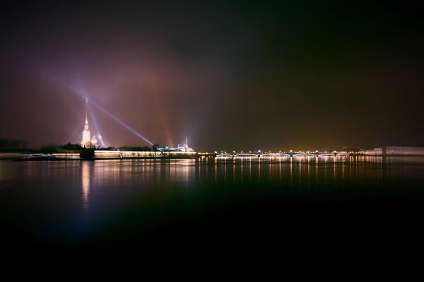 Peter-und-Paul-Festung in St. Petersburg, Blick vom anderen Ufer