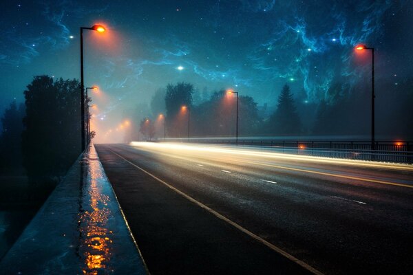 Hermoso cielo nocturno y largo camino