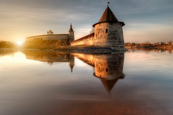 Temprano en la mañana De primavera en Pskov