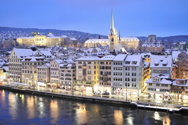 Invierno Zurich en las luces de la noche