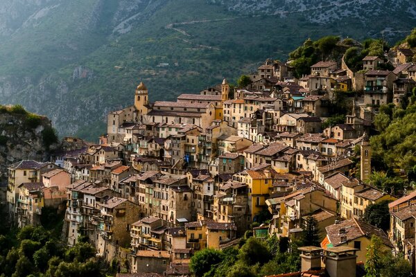 Village de montagne en France à vol d oiseau