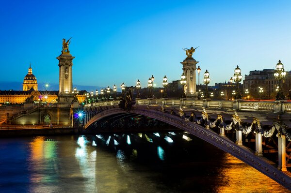 Reisen nach Frankreich Die Architektur der Pariser Brücke