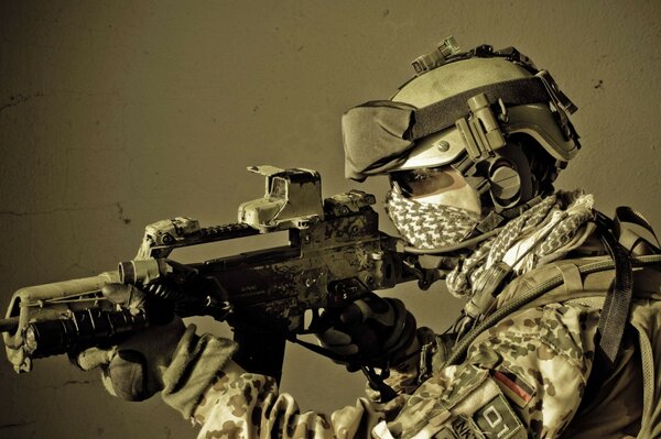 A man with a machine gun on a gray background