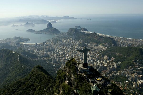 Statue à Rio de Janeiro vue de dessus