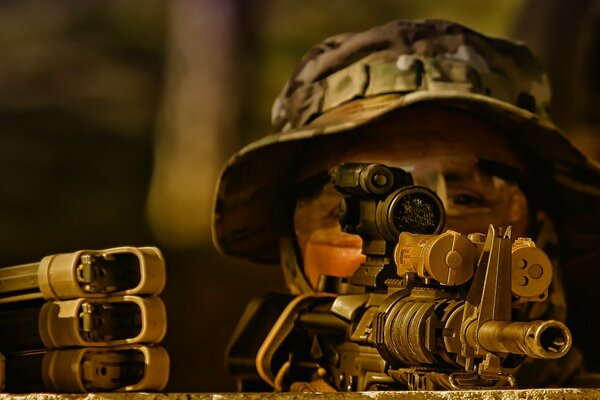 Soldado en posición esperando al enemigo