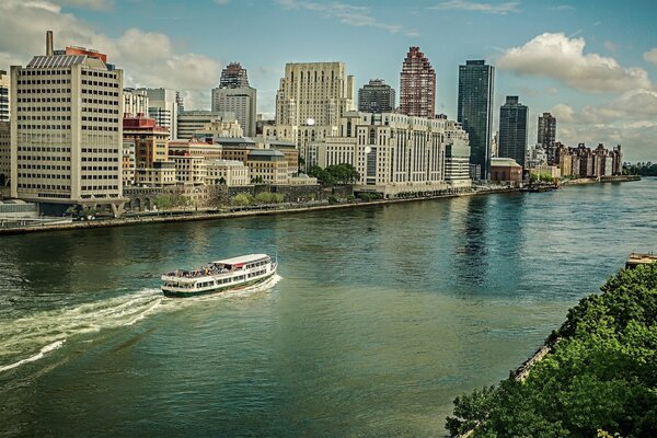 Vue de Manhattan depuis la rivière Hudson