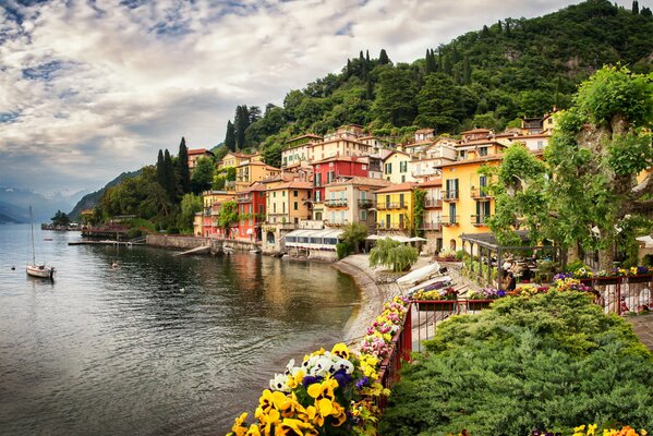 Città sulla Riva Fiorita