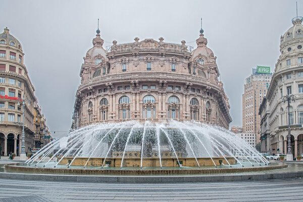 Fontaine sur la place de Gênes italienne