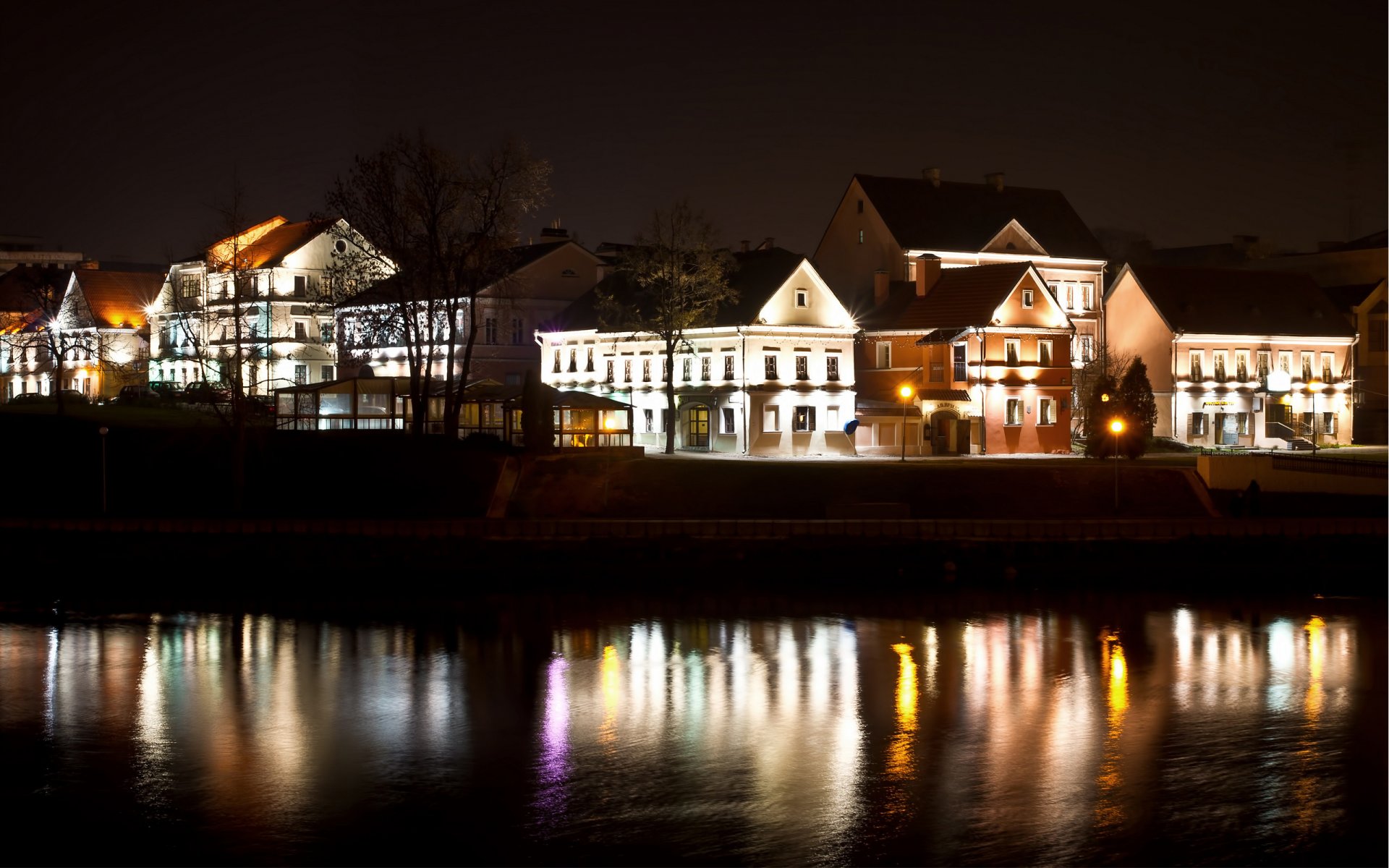 minsk vorort von troizki nacht fluss lichter weißrussland