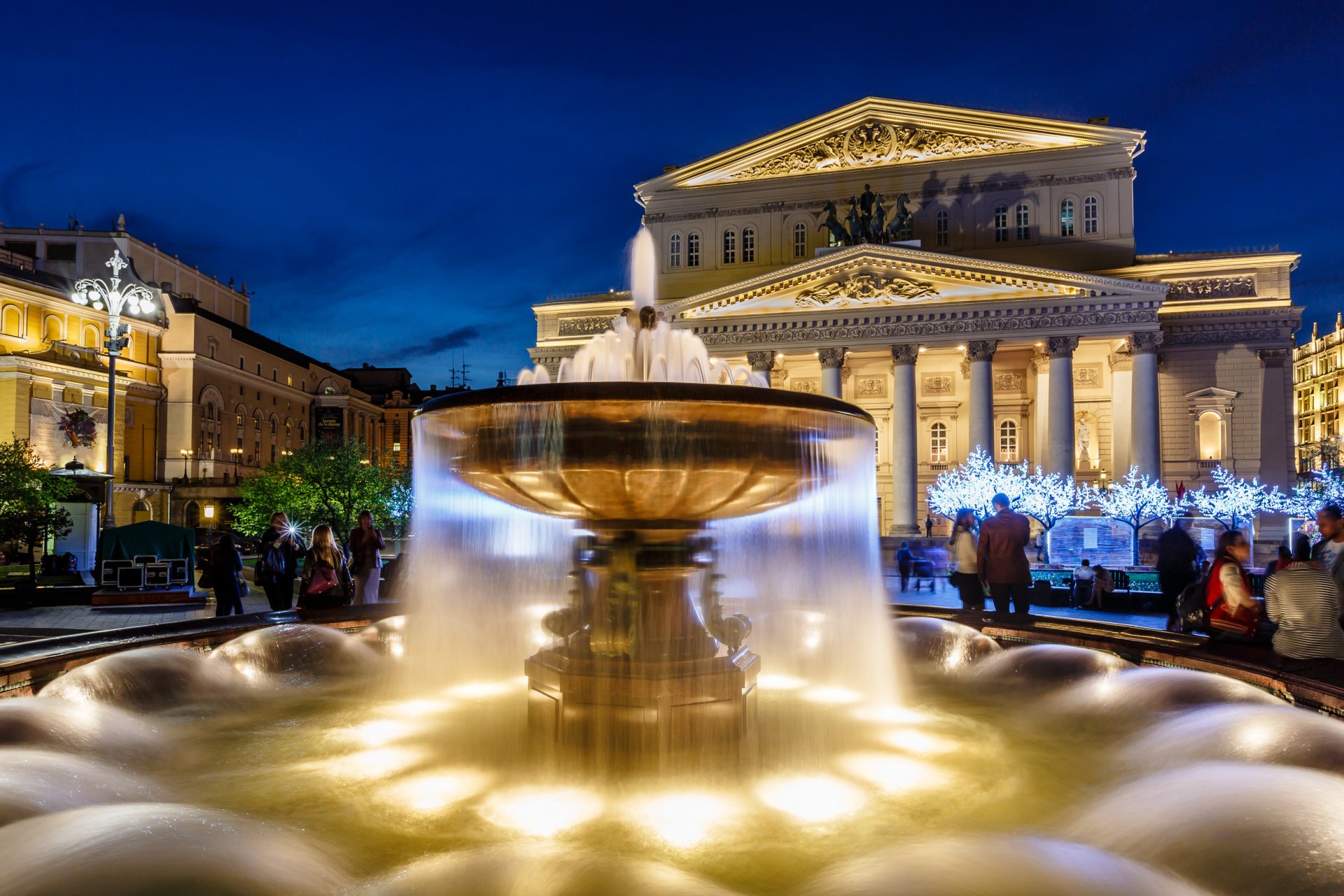 bolschoi-theater moskau russland brunnen beleuchtung