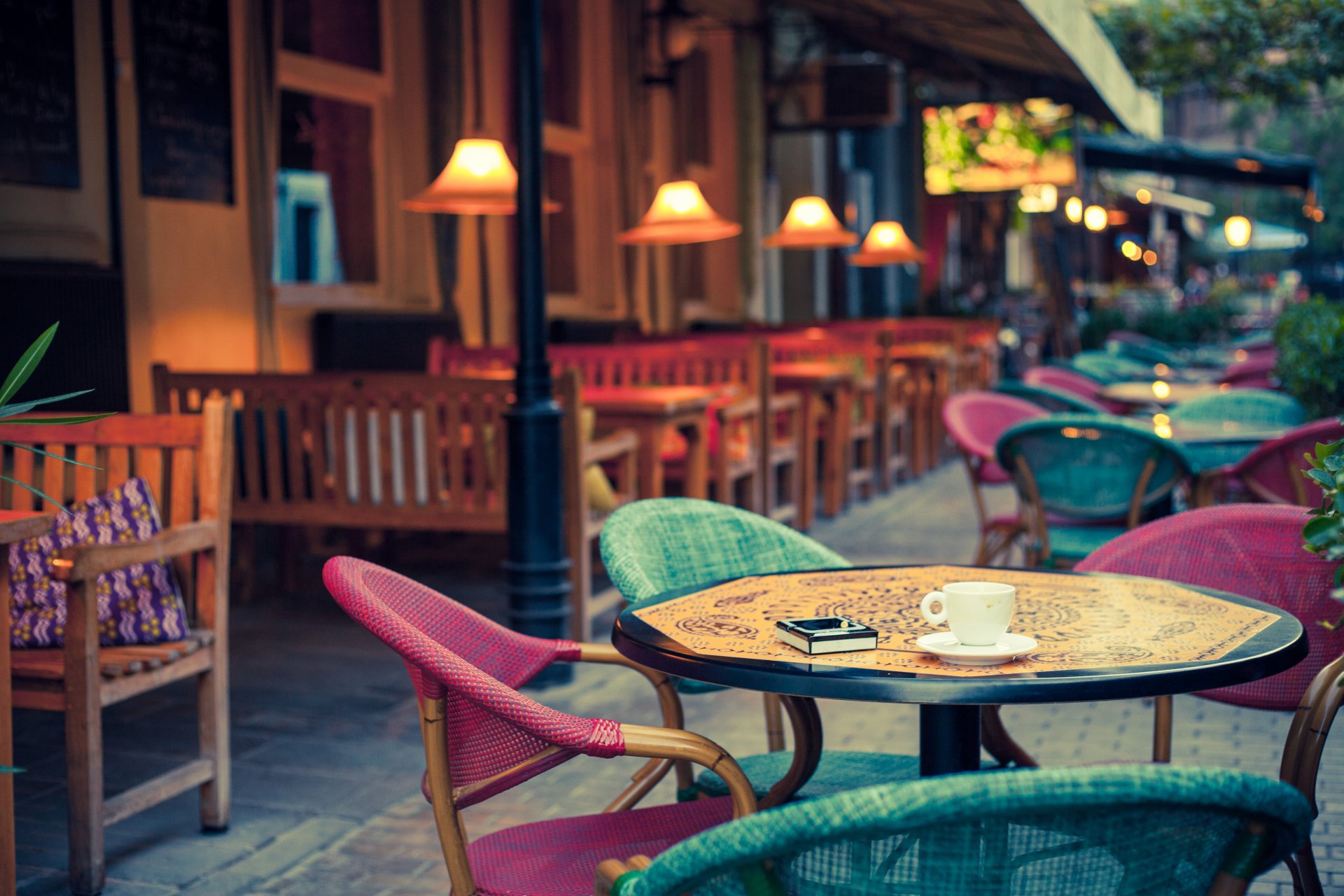 club vecchio stile lampade sedie strada città caffè terrazza vecchio stile comodini infissi