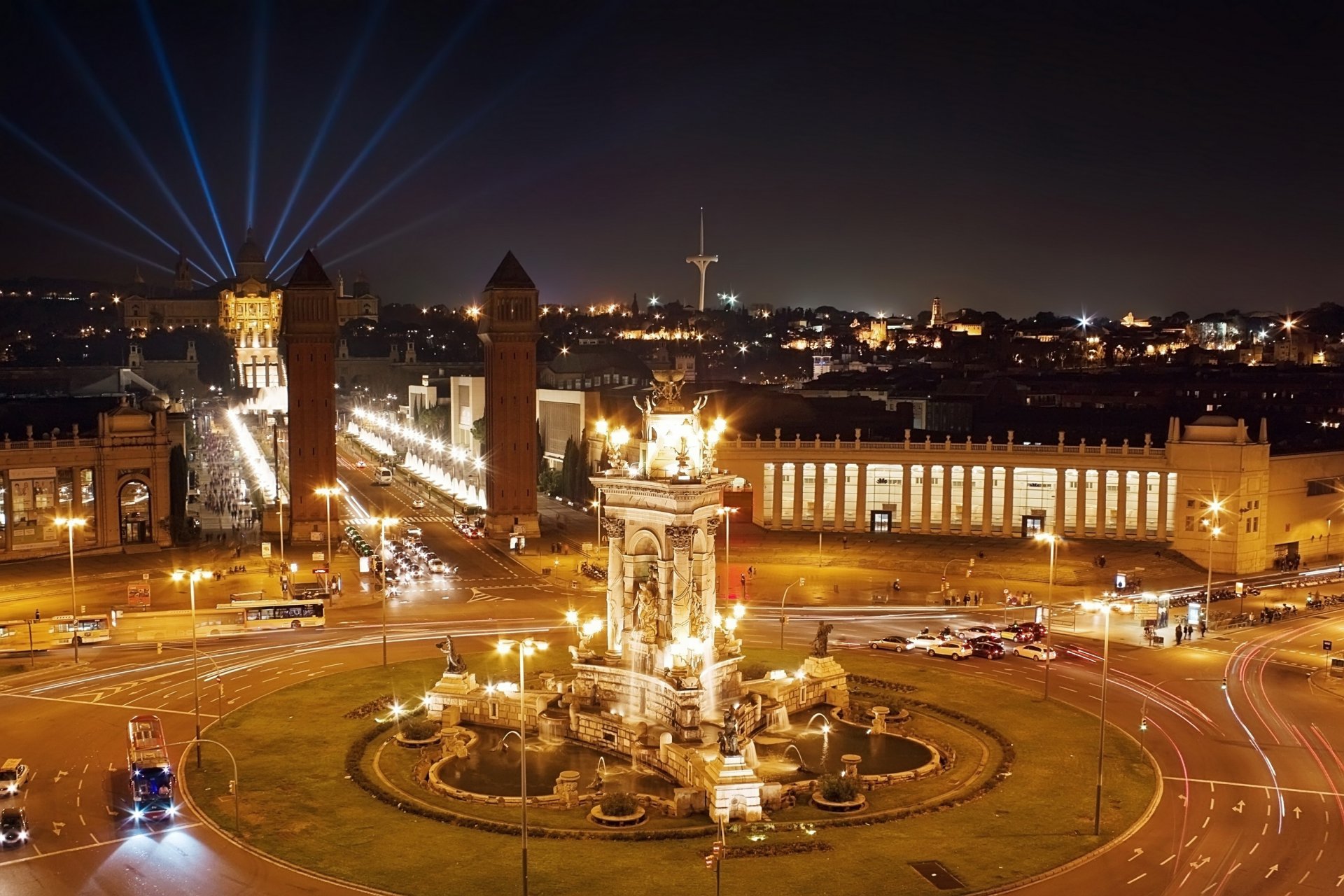 spagna barcellona notte strade fontane