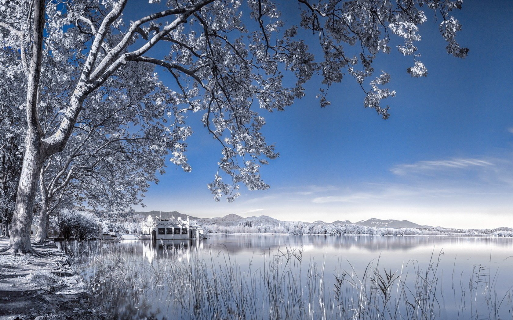 infrared paisaje lago