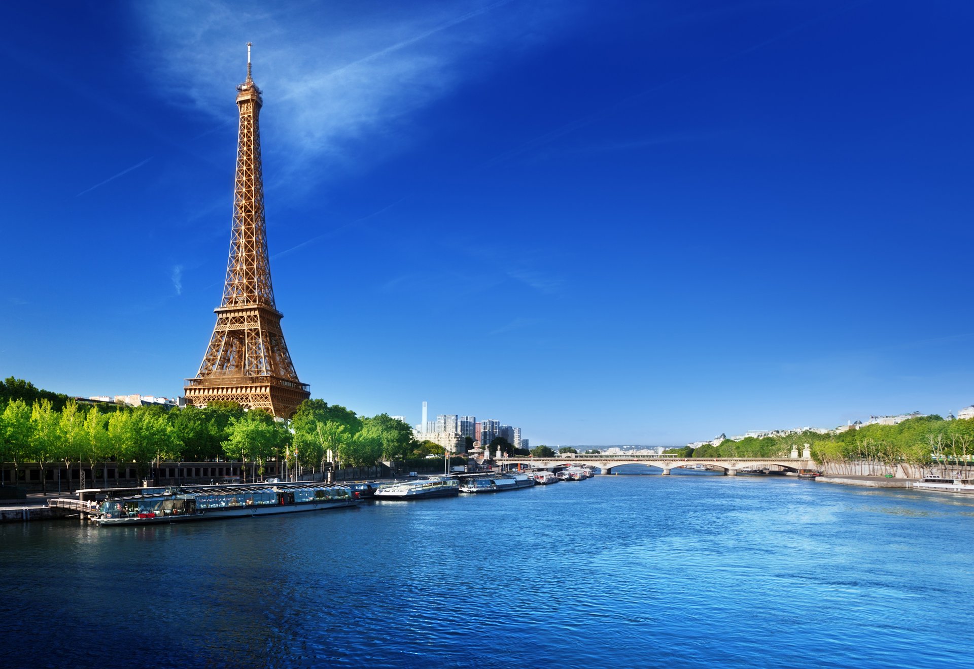 parigi francia la tour eiffel torre eiffel fiume senna ponte tram fiume acqua cielo blu