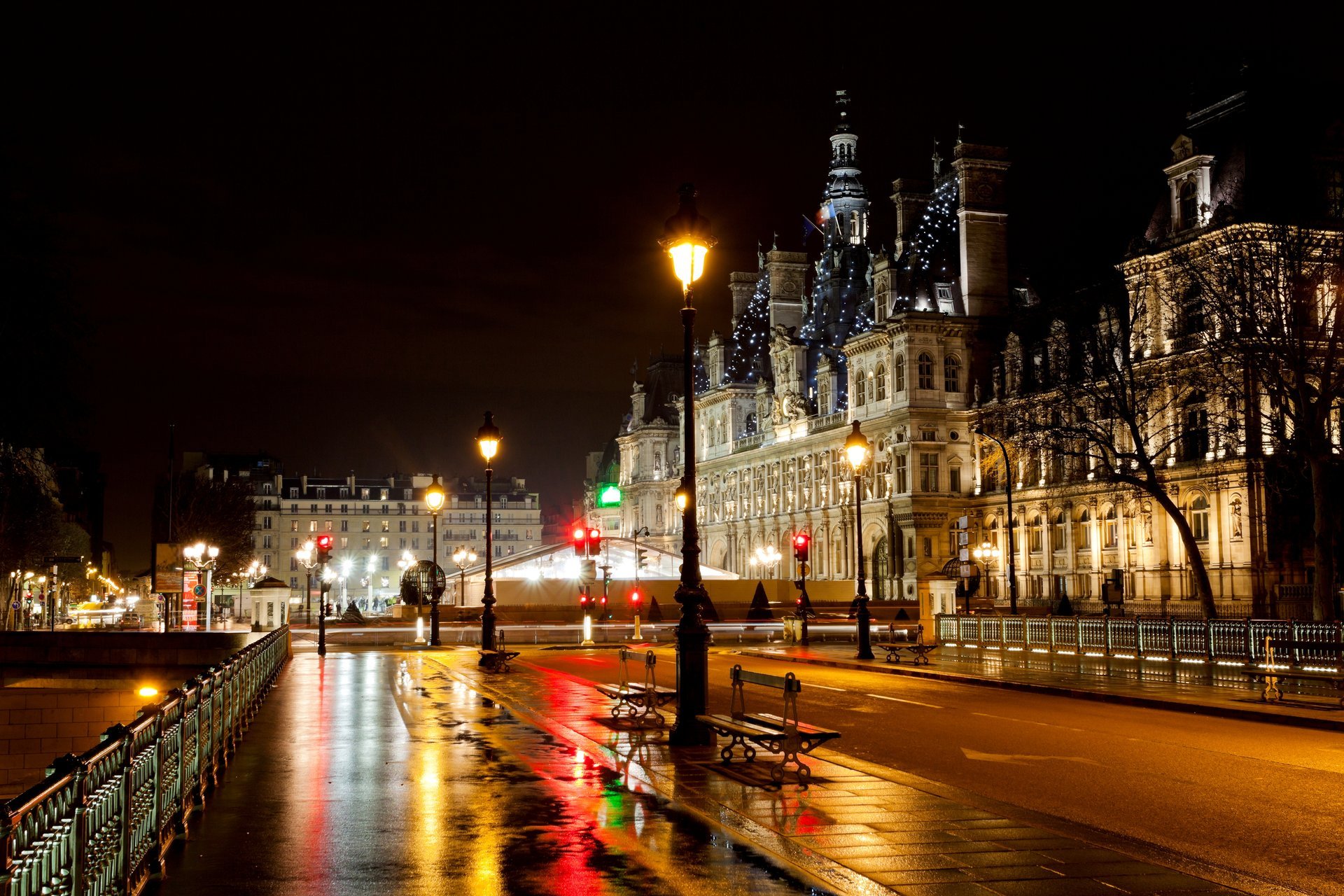 parigi francia hotel de ville hotel de ville città strada notte strada luce luci ponte panchine panchine semafori luci